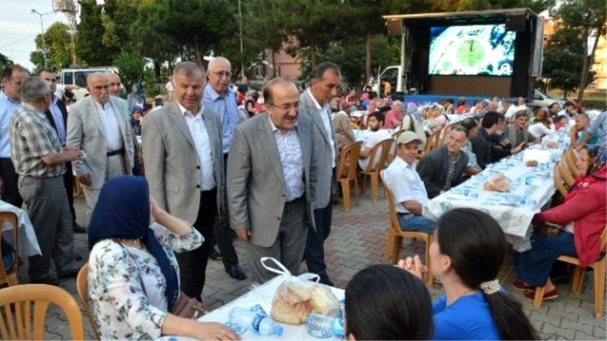 Trabzon Büyükşehir Belediyesi Beşikdüzü\'nde İftar Düzenledi