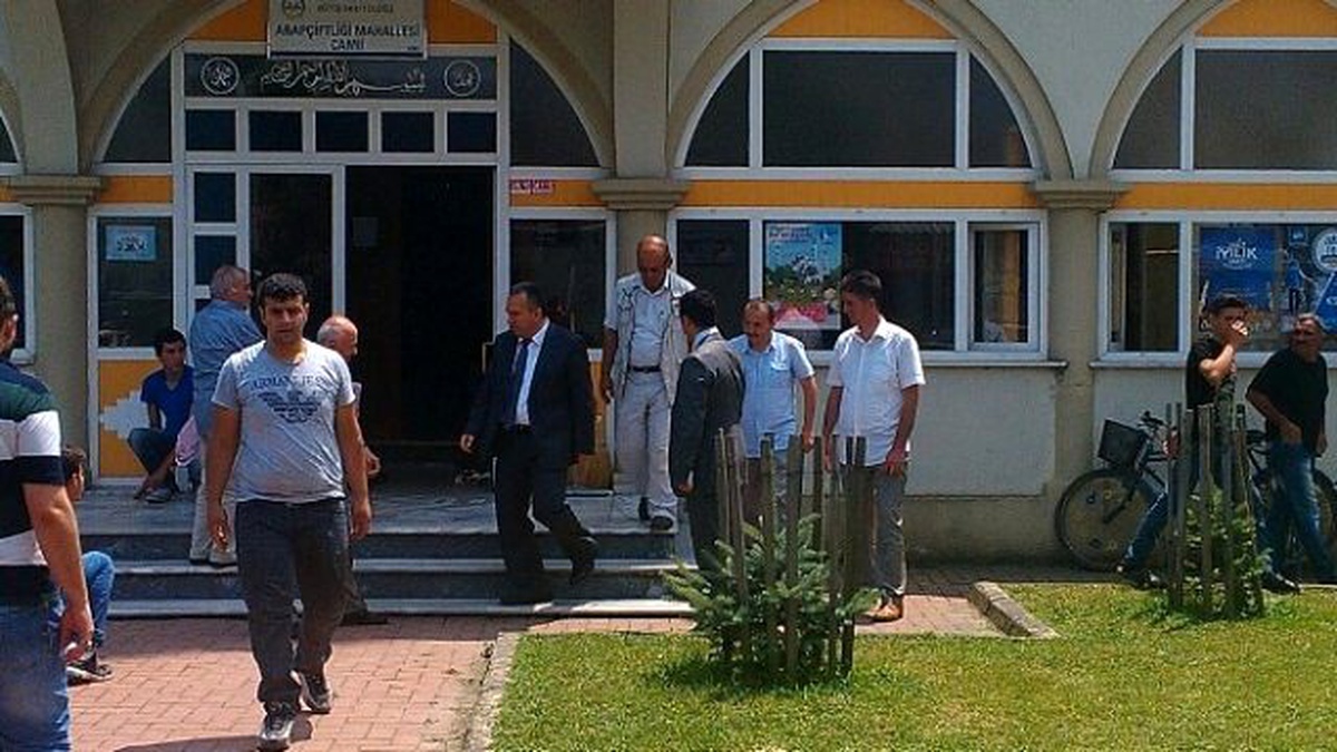 Vali Ali Fidan Cuma Namazını Arapciftliği\'nde Kıldı