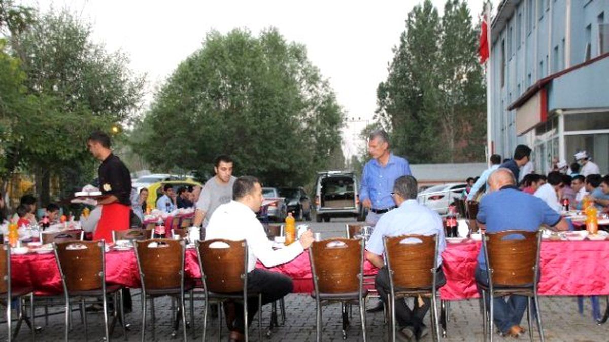 Varto Devlet Hastanesinde İftar Yemeği