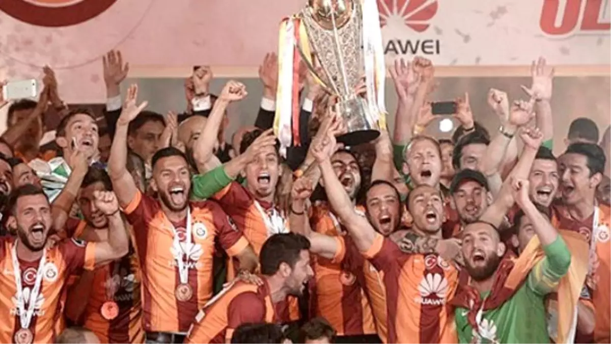 Wesley Sneijder\'in "Fener Ağlama" Şarkısı Albüm Oluyor