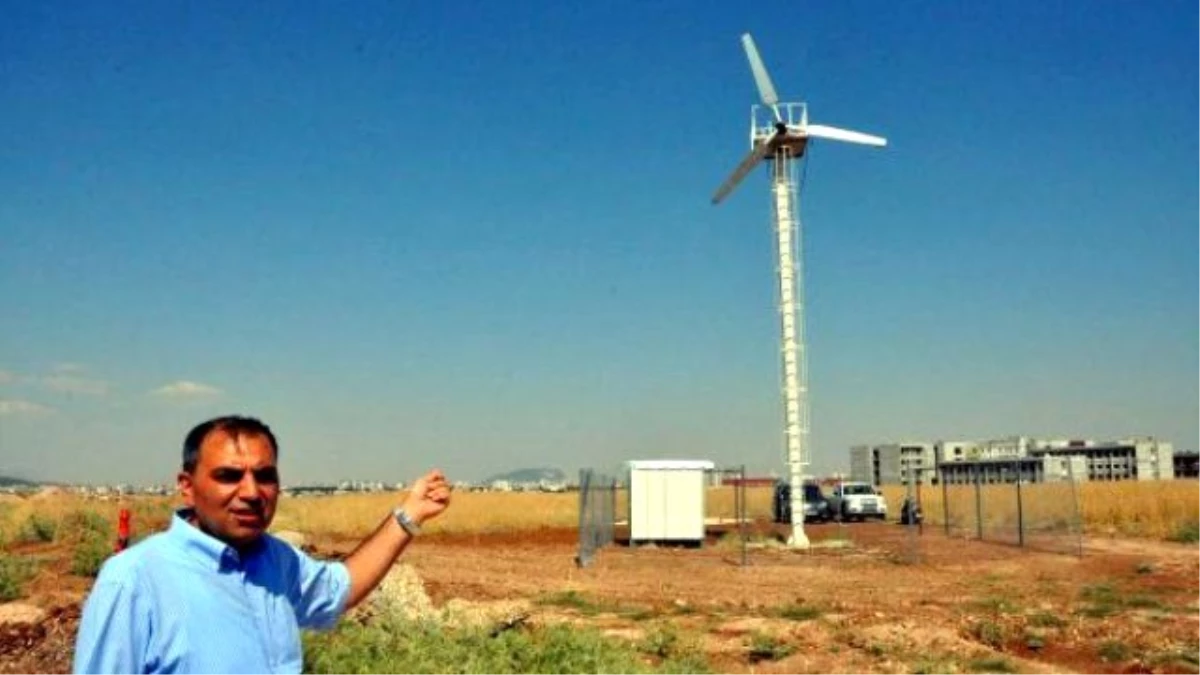 20 Bin Liralık Malzemeyle Yapılan Rüzgar Türbini Elektrik Üretiyor