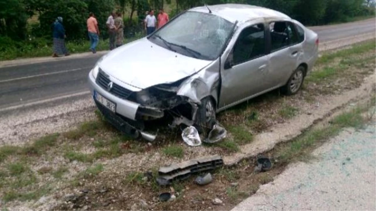 Andırın\'da Devrilen Otomobildeki 3 Çocuk Yaralandı