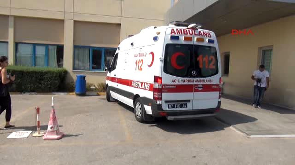Antalya Pencereden Bakarken Beton Zemine Düştü