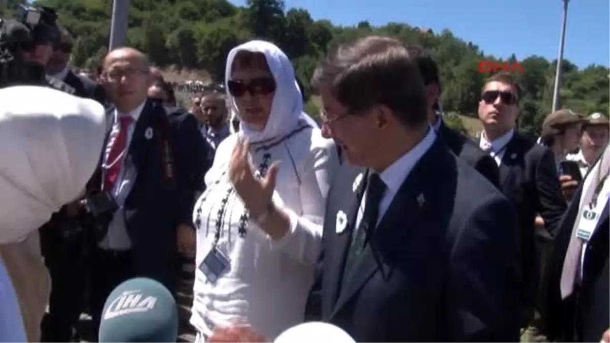 Başbakan Davutoğlu Bosna da 3 Şehit Annesinin Evini Ziyaret Etti