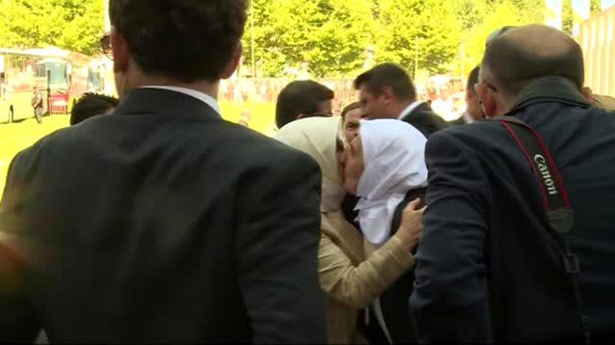 Başbakan Davutoğlu, Boşnak Müslümanları Öldürenler Sadece İnsanları Değil İnsan Onurunu da...