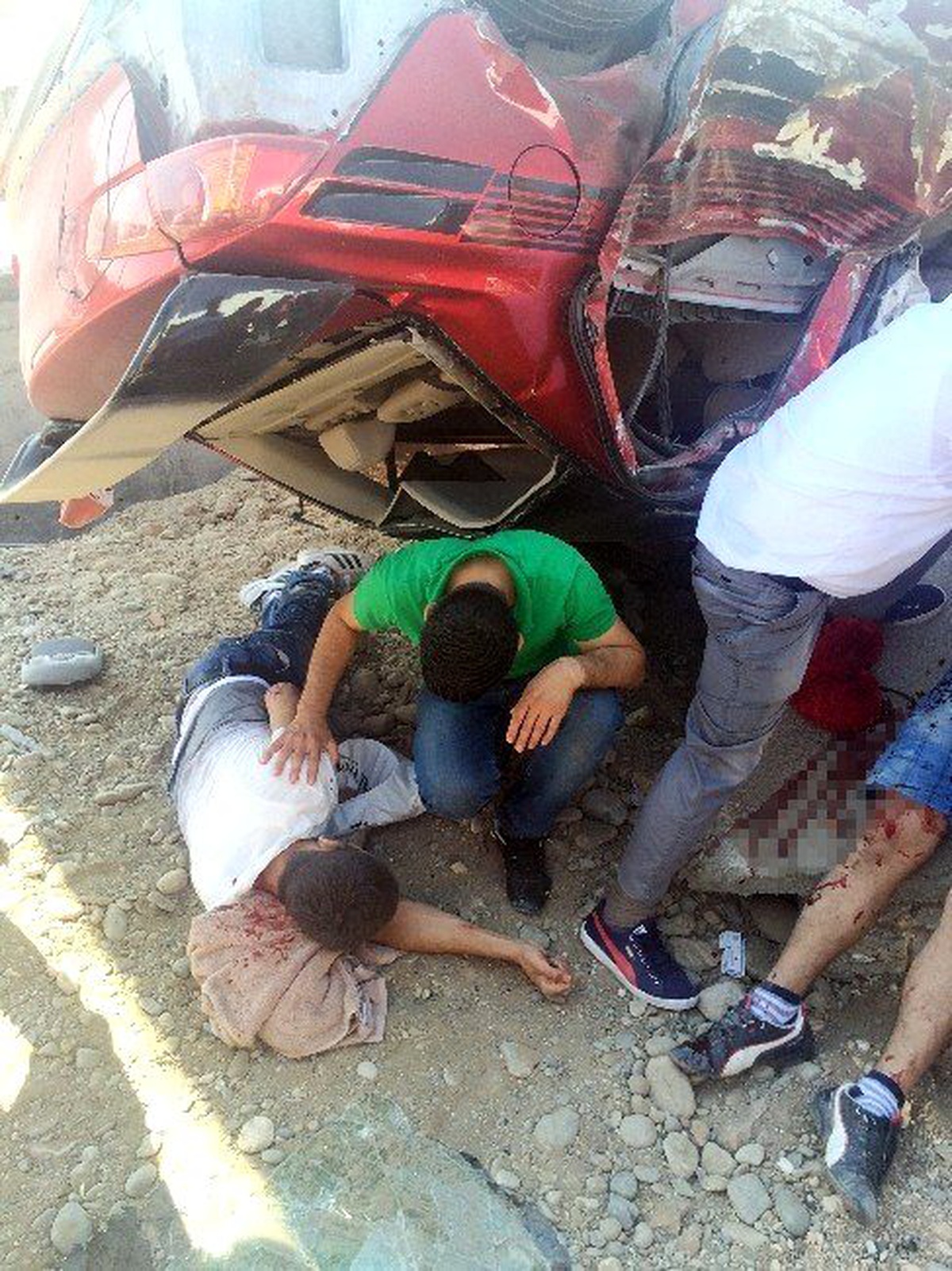 Batman\'da Minibüs ile Otomobil Çarpıştı: 3 Yaralı