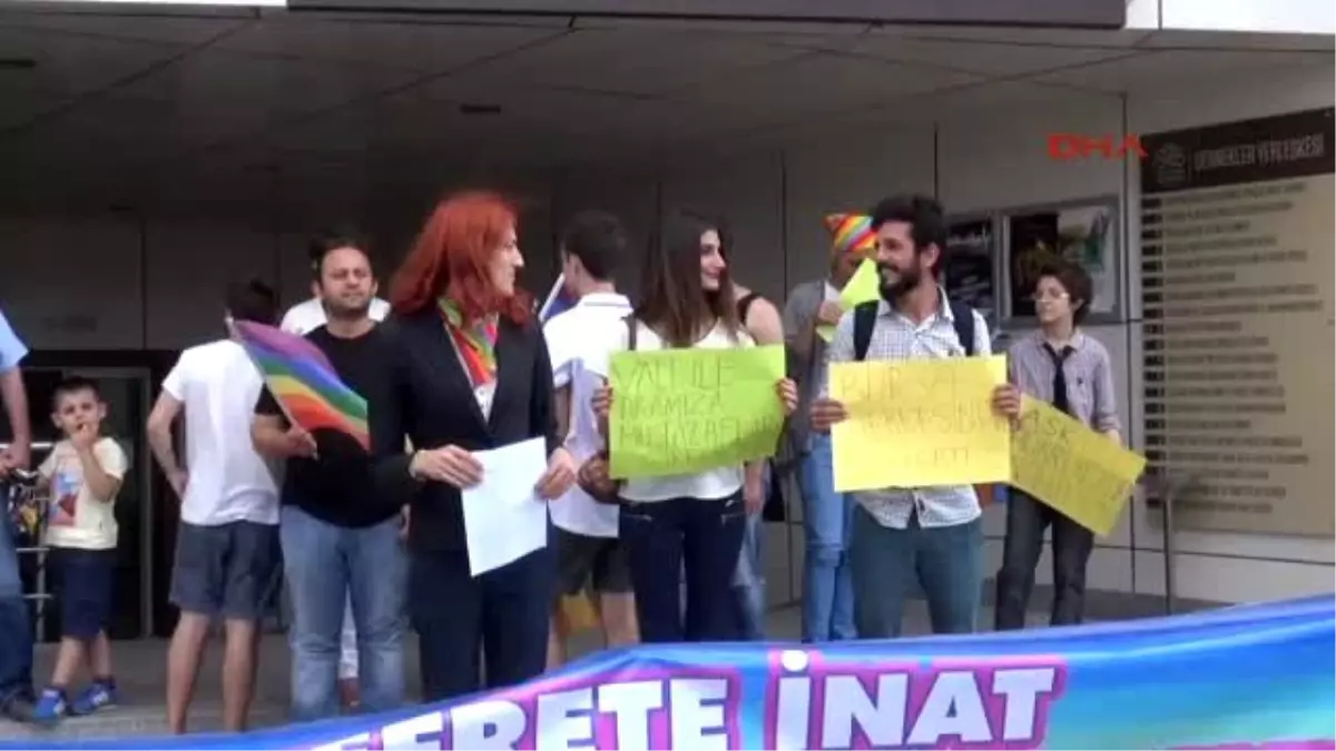 Bursa Onur Yürüyüşü\'ndeki Olayları Protesto Eden Kalabalığa Taş Atan Kişi Yakalandı