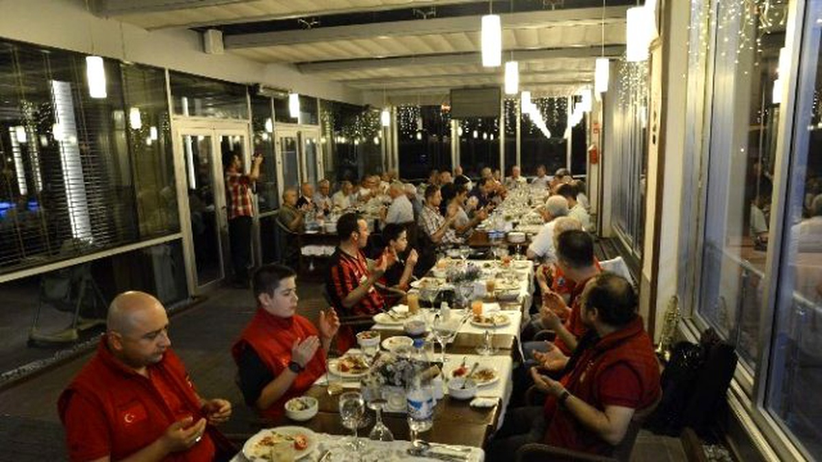 Eskişehirspor\'un Efsaneleri İftar Yemeğinde Buluştu