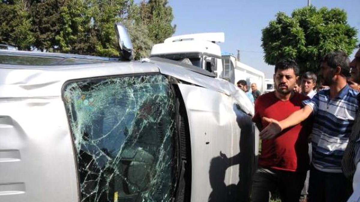 Gaziantep\'te Hafif Ticari Araç Devrildi: 2 Yaralı