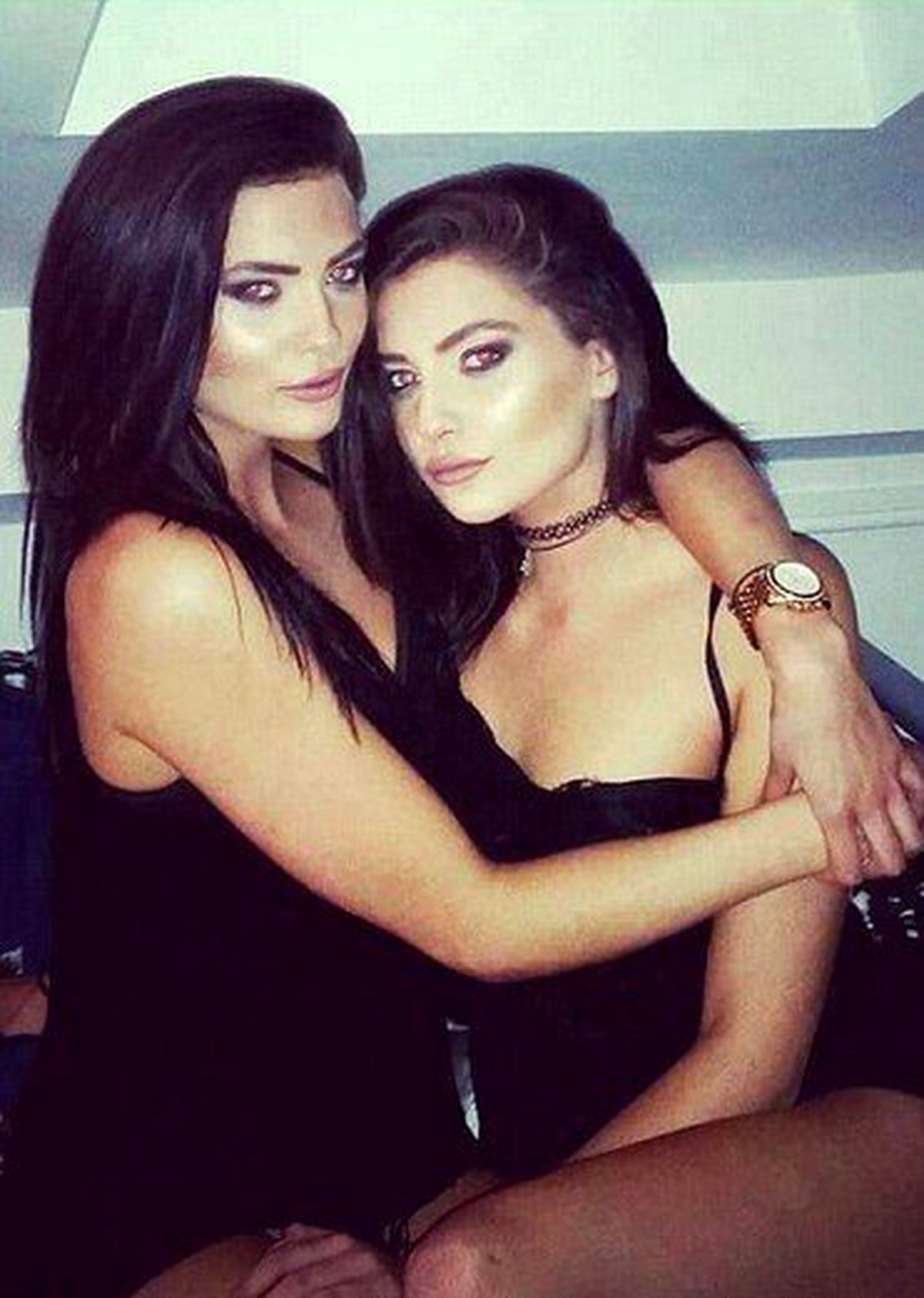 İkiz Kardeşler Kaba Davranışlarıyla Herkesin Başına Bela Oldu