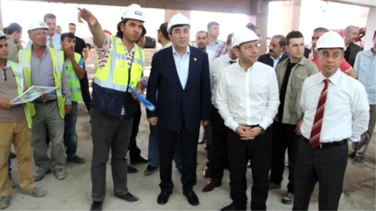 Kalkınma Bakanı Cevdet Yılmaz, Yeni Havalimanı Terminalini Gezdi