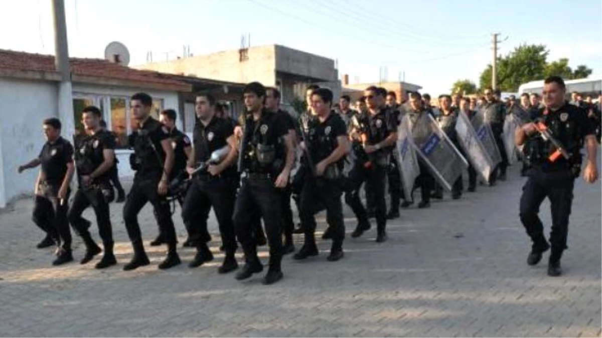 Edirne\'de Polisin Sloganlı Yürüyüşüne Soruşturma