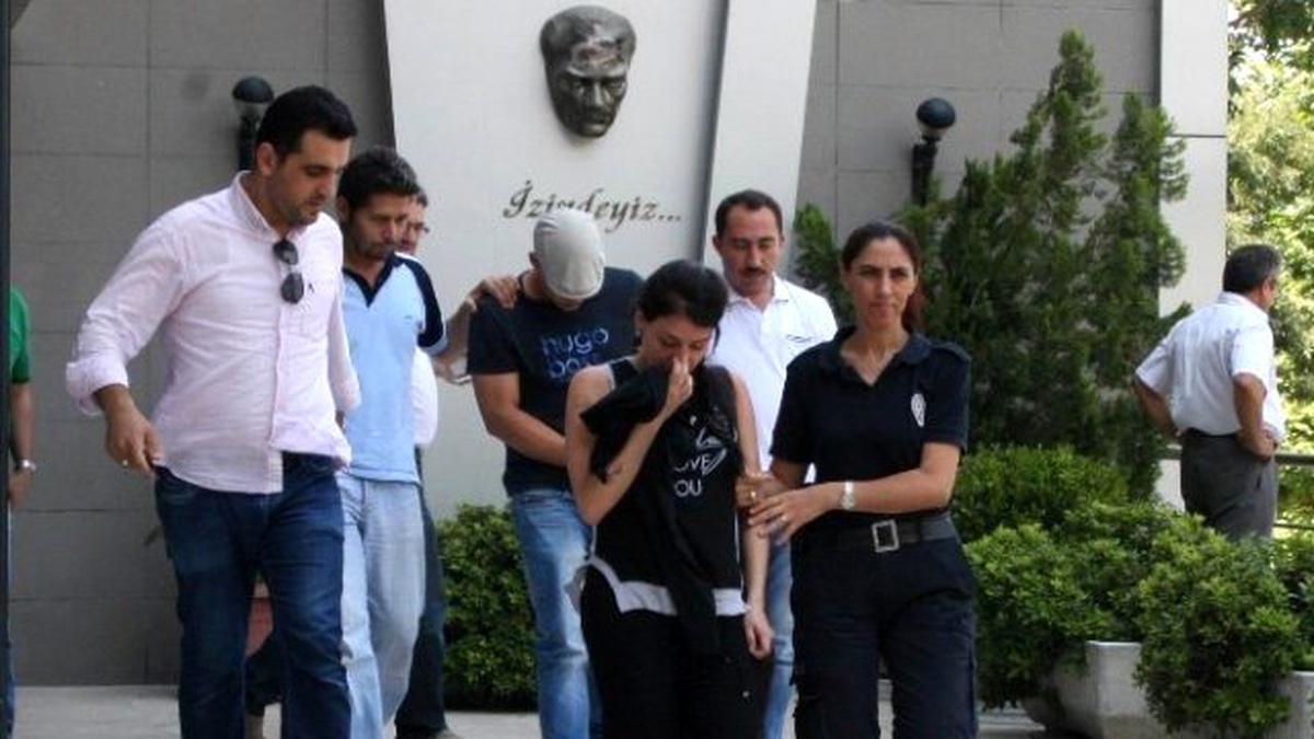 Kolombiyalı Turistler Cep Telefonu ve Güneş Gözlüğünü Böyle Çaldı