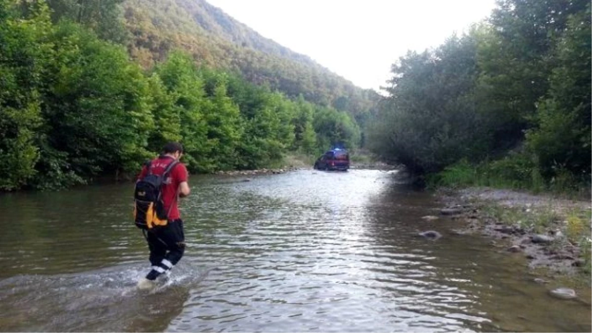 Otomobiliyle Dereye Uçan Polisin Cesedine Ulaşıldı