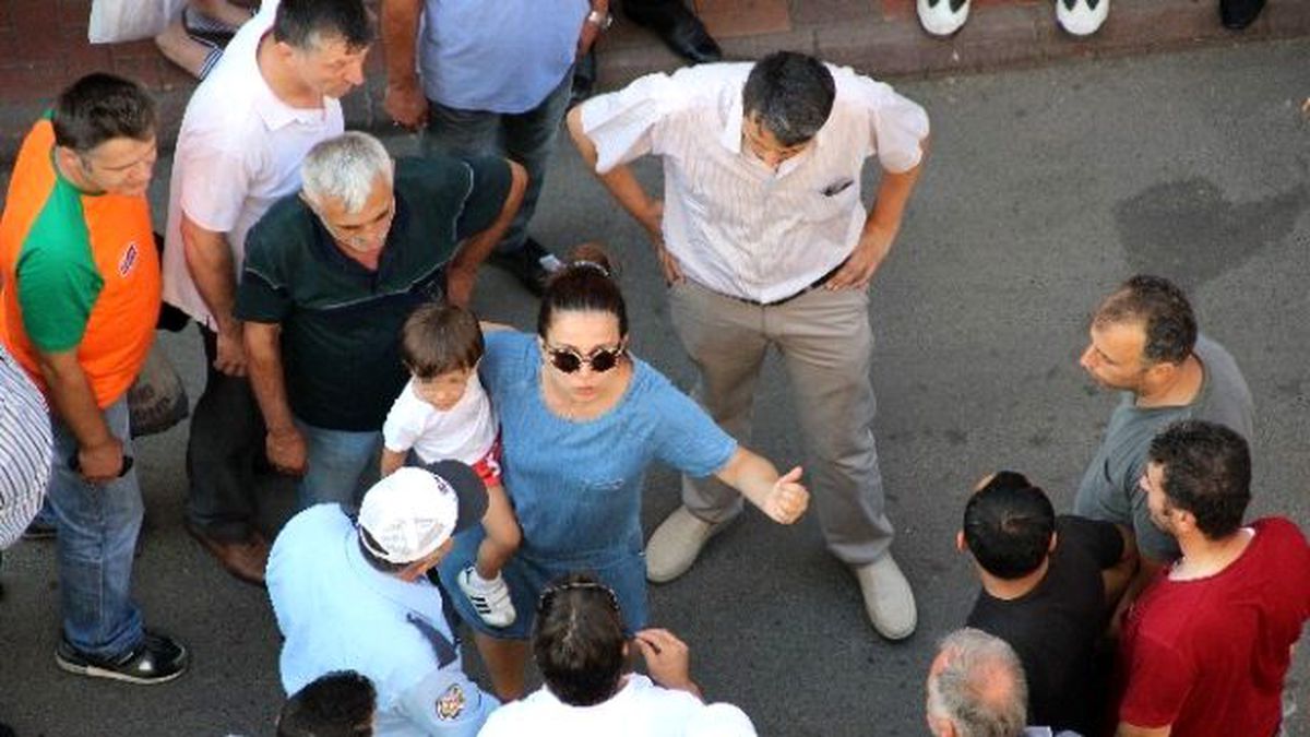 Kadın Sürücü, Kucağında Çocuğuyla Tüm Erkeklere Meydan Okudu