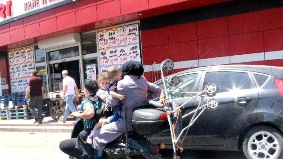 Gaziantep\'te 5 Kişi Aynı Motosiklete Binip Yolculuk Yaptı