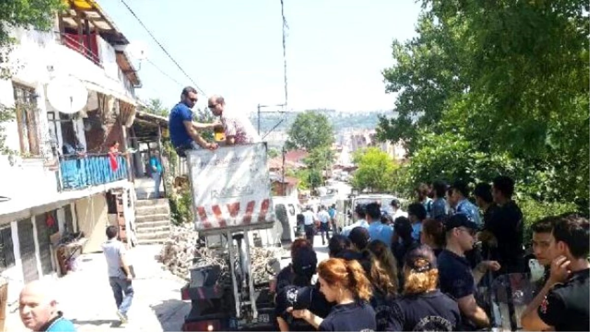 Sedaş Ekipleri, Kaçak Elektrik Kesimine Polisle Gidebildi