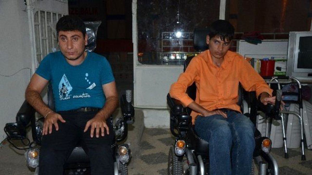 Silvan\'da Engellilere Akülü Sandalye Hediye Edildi