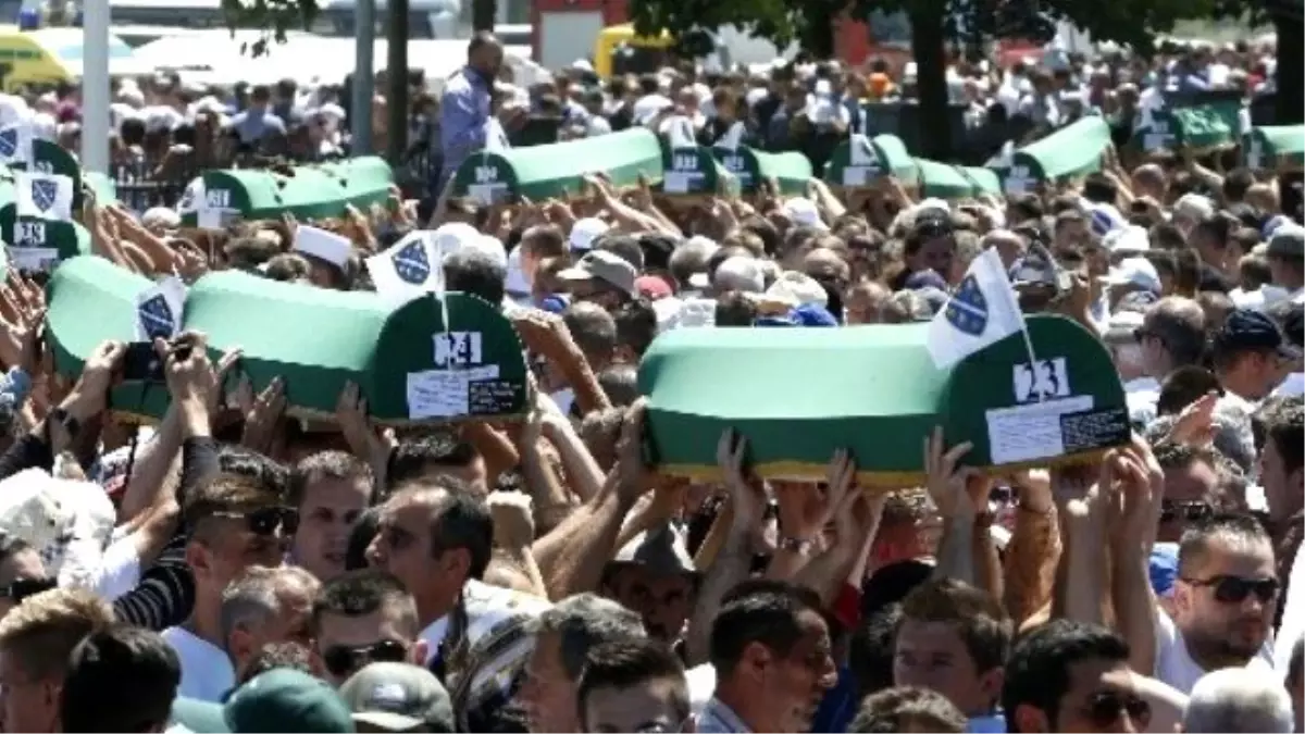 Srebrenitsa Katliamı Kurbanı 136 Kişi Dualarla Defnedildi