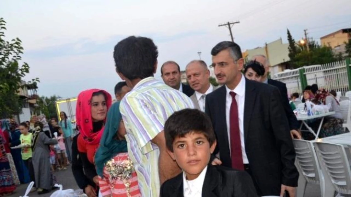 Vali Bektaş, Kobanili Mülteciler ile Birlikte İftarını Açtı