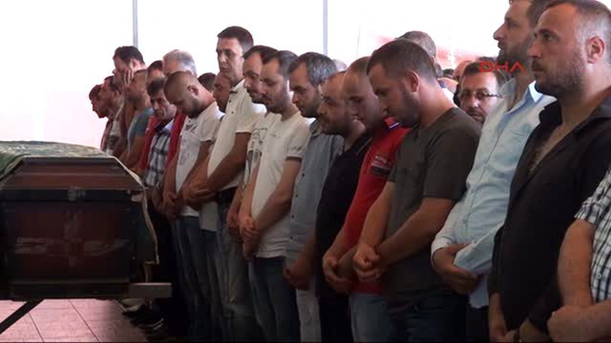 Zonguldak Kaçak Ocakta Zehirlenerek Ölen Madenci Toprağa Verildi