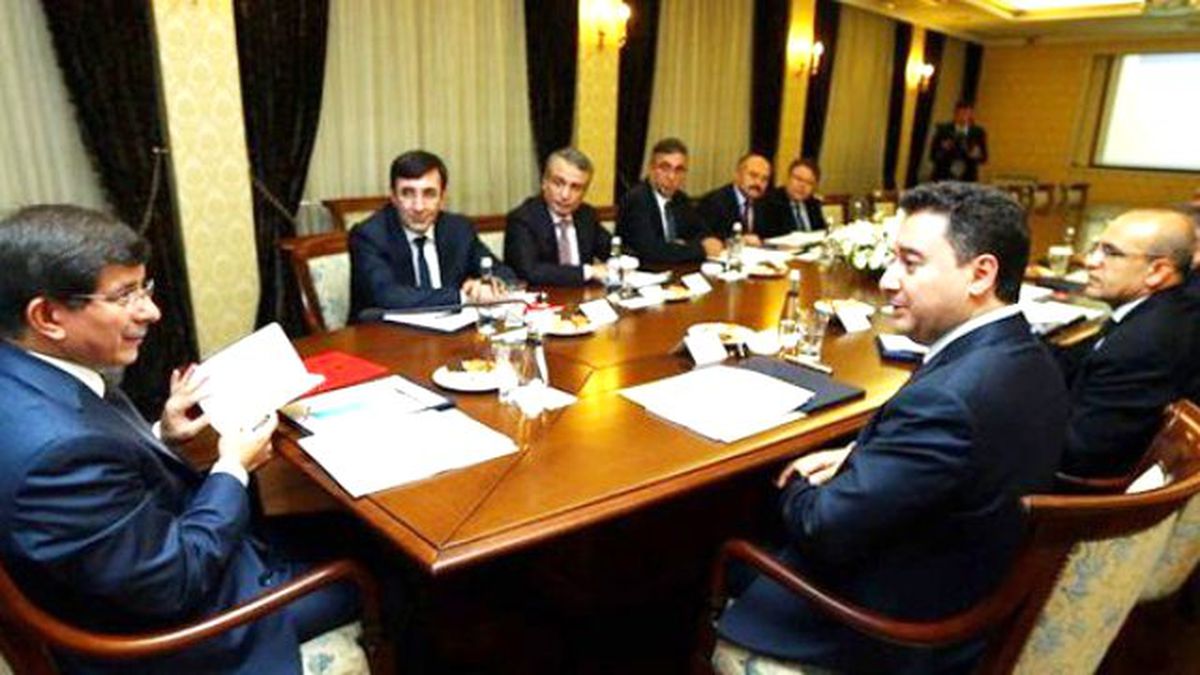 AK Parti Koalisyon Pazarlığında Ekonomi Bakanlıklarını Bırakmayacak