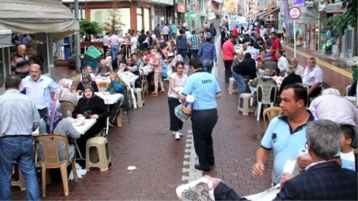 Bozkurtlular Sağanak Yağmur Altında İftar Açtı