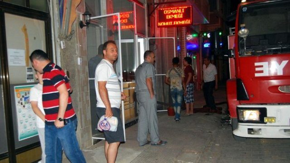Ekmek Fırınında Yangın Vatandaşı Sokağa Döktü