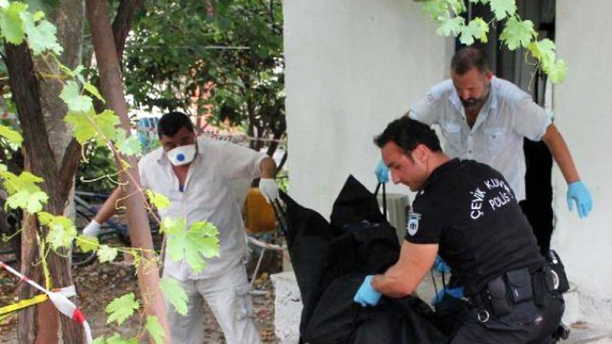 Fethiye'de Polis Ekipleri Bir Evde Çürümüş Erkek Cesedi Buldu