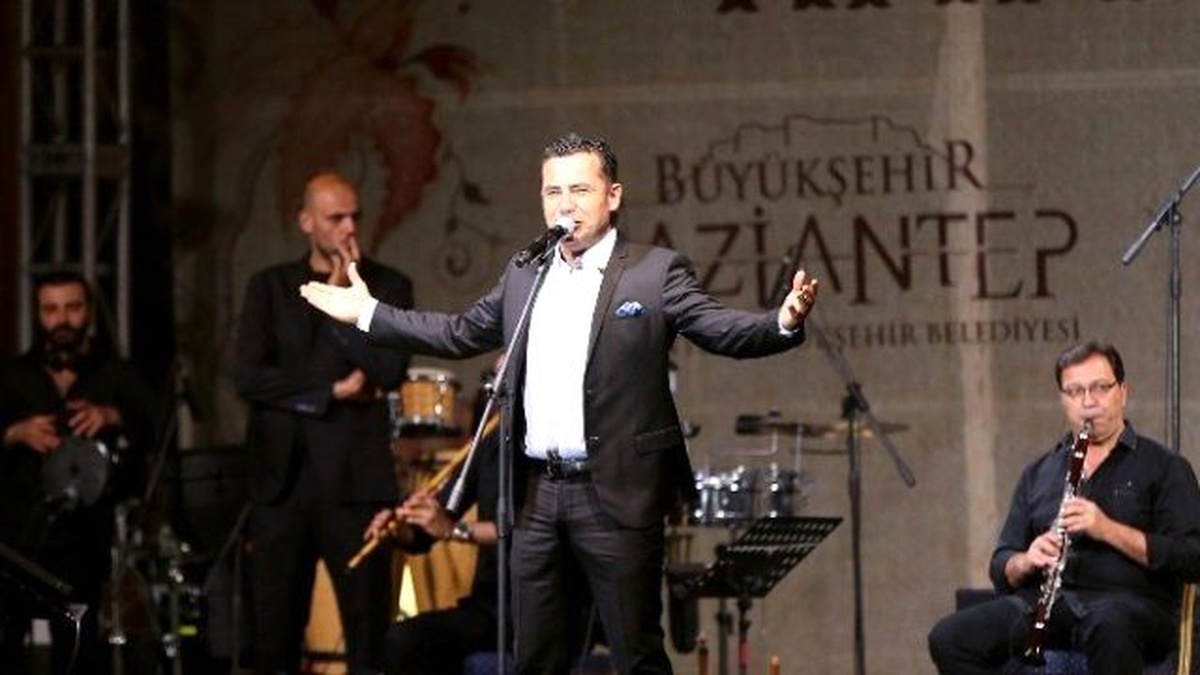 Gaziantep Bayramı Ferhat Göçer\'le Erken Kutladı