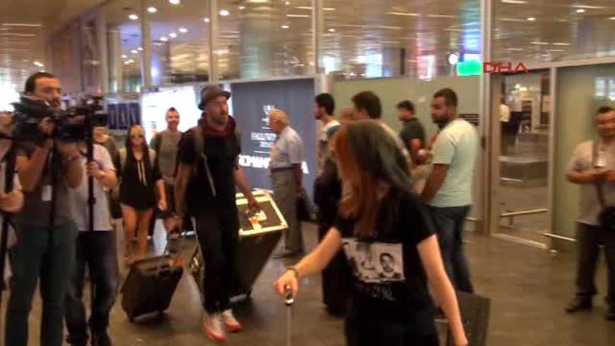 Hem Keman Çalacak Hem Dans Edecek