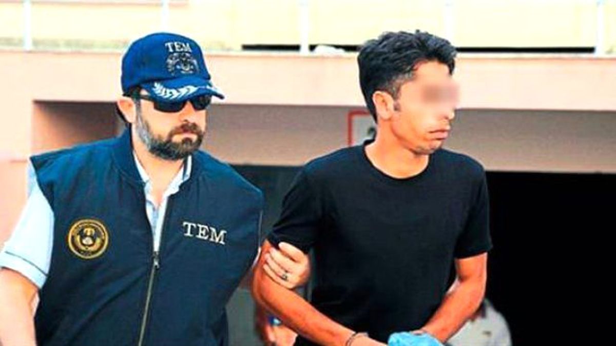 İzmir'i Hedef Alan Bombacının Alçısının İçinden Silah Çıktı