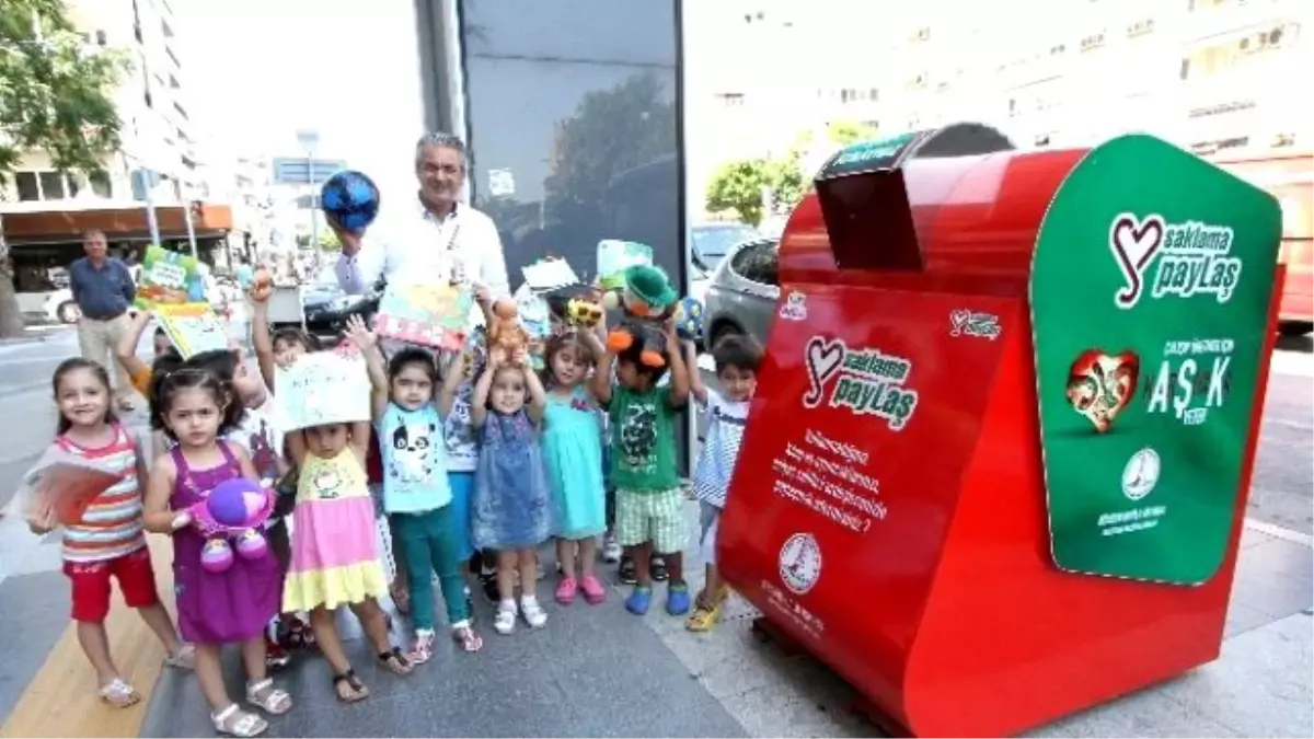 Karşıyakalı Minikler Kardeşlerine Sahip Çıkıyor