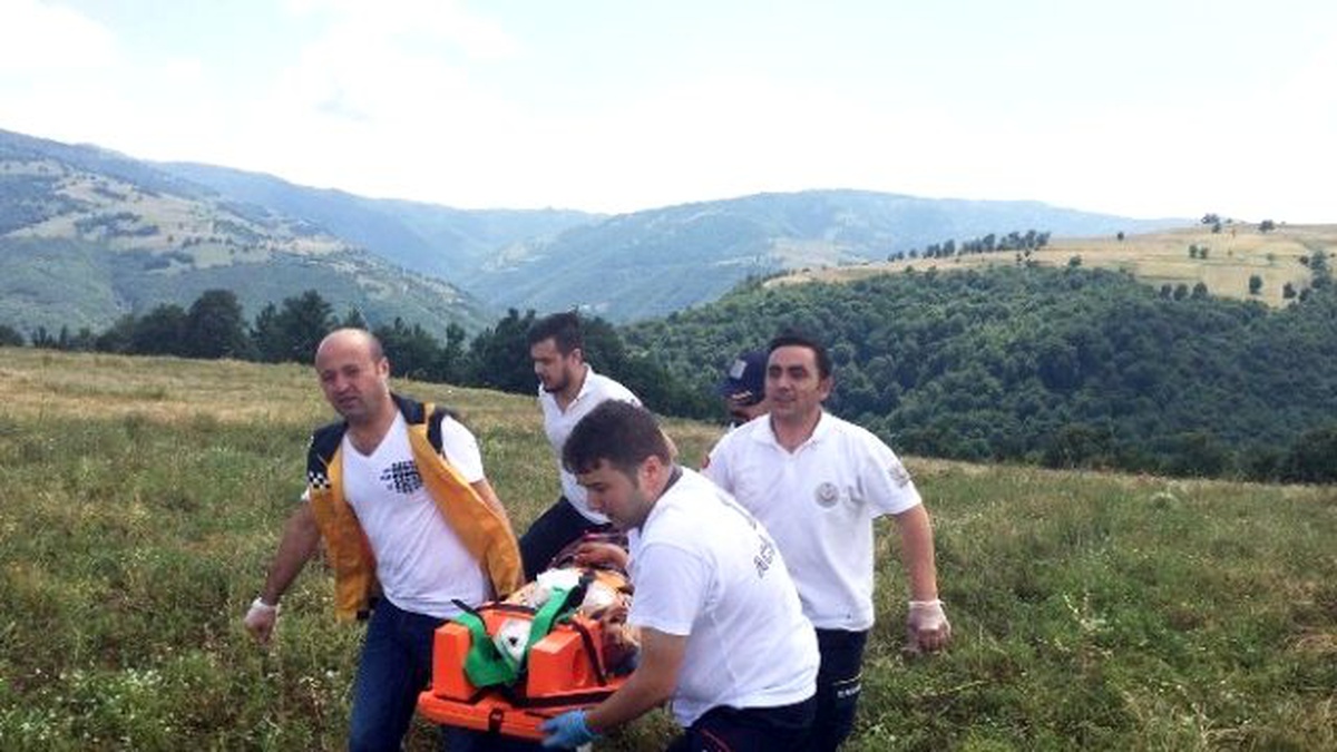 Kayalıklardan Düşen Çocuk, Ambulans Helikopterle Hastaneye Kaldırıldı