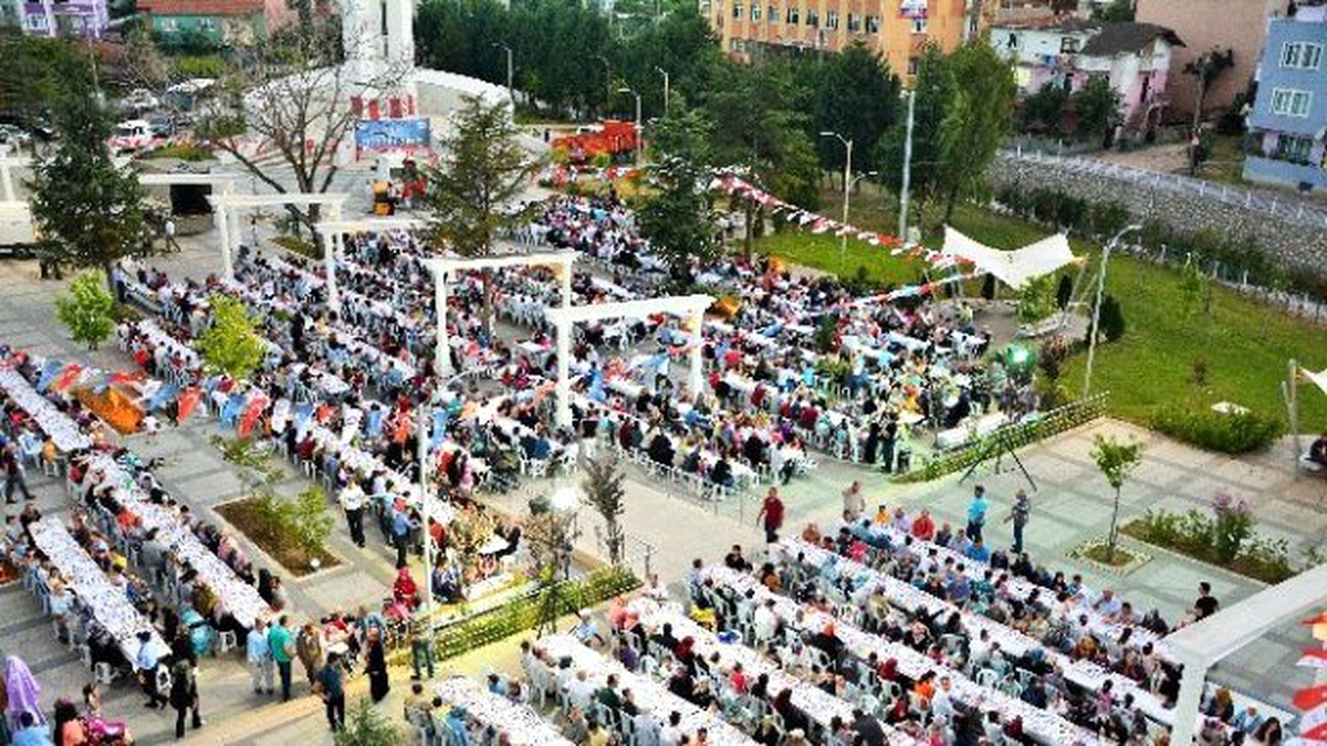 Körfez İftarında Dursun Ali Erzincanlı Ziyafeti