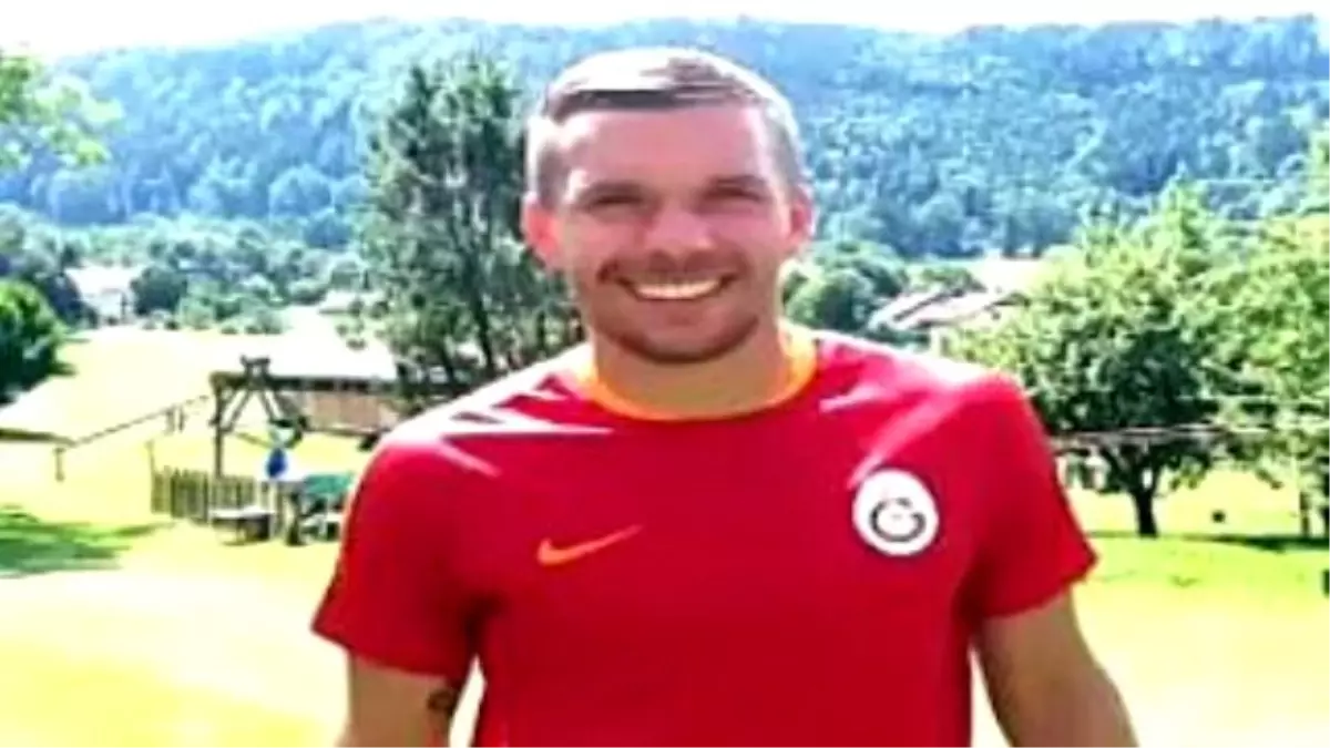 Lukas Podolski\'den Türkçe Mesaj!