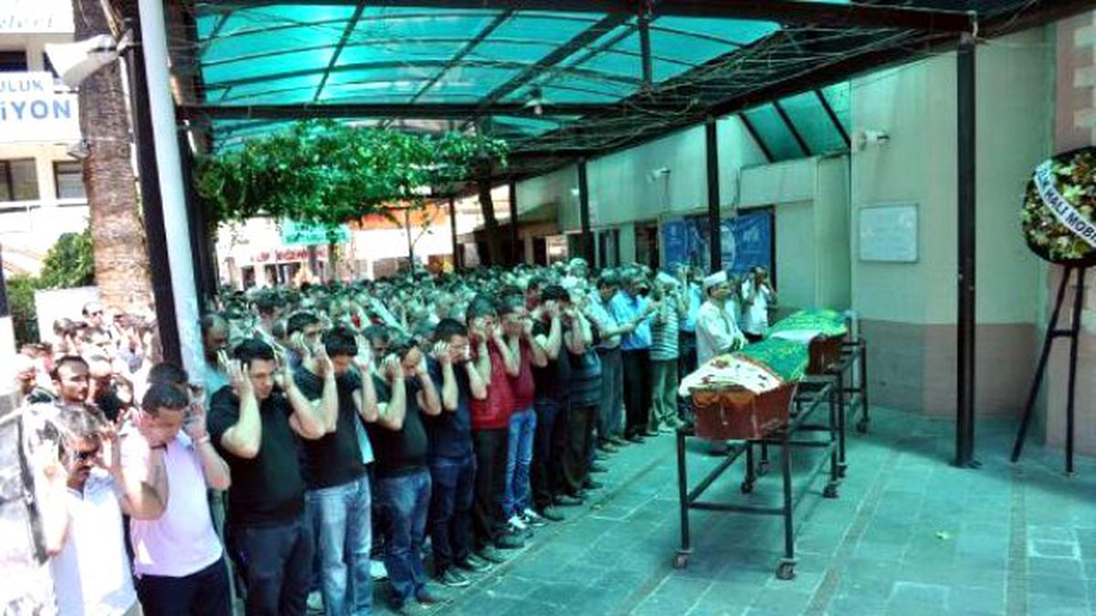 Mide Küçültme Ameliyatı Kurbanı Toprağa Verildi