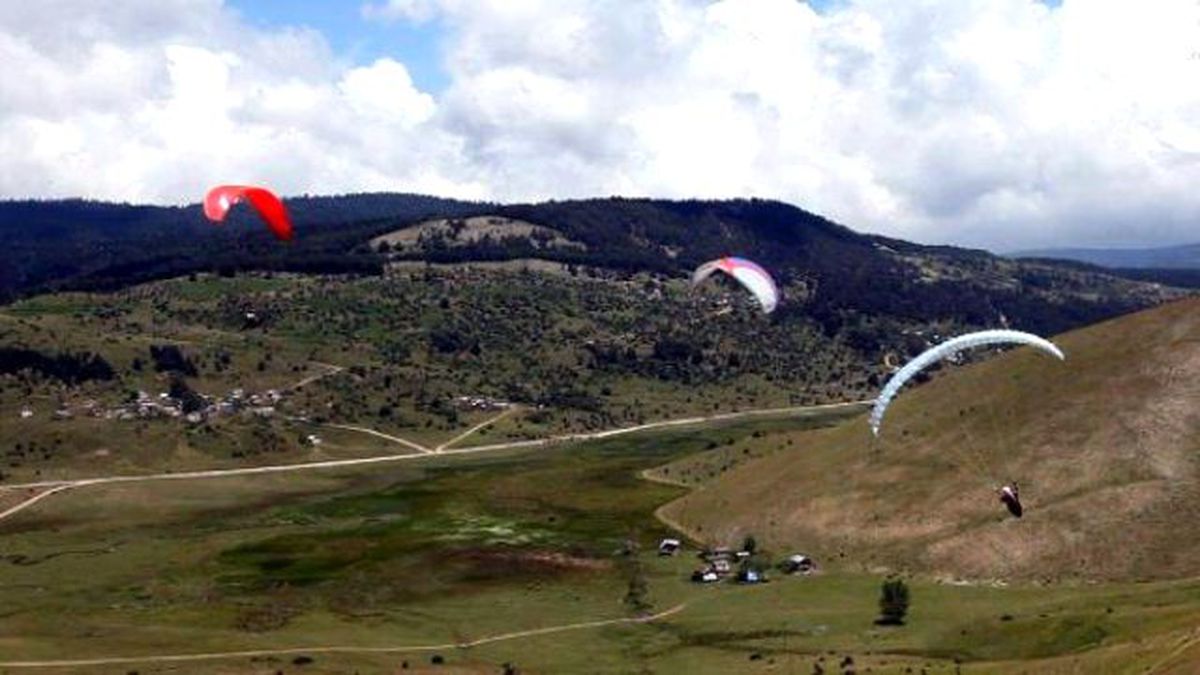 Abant Yamaç Paraşütleriyle Renklendi