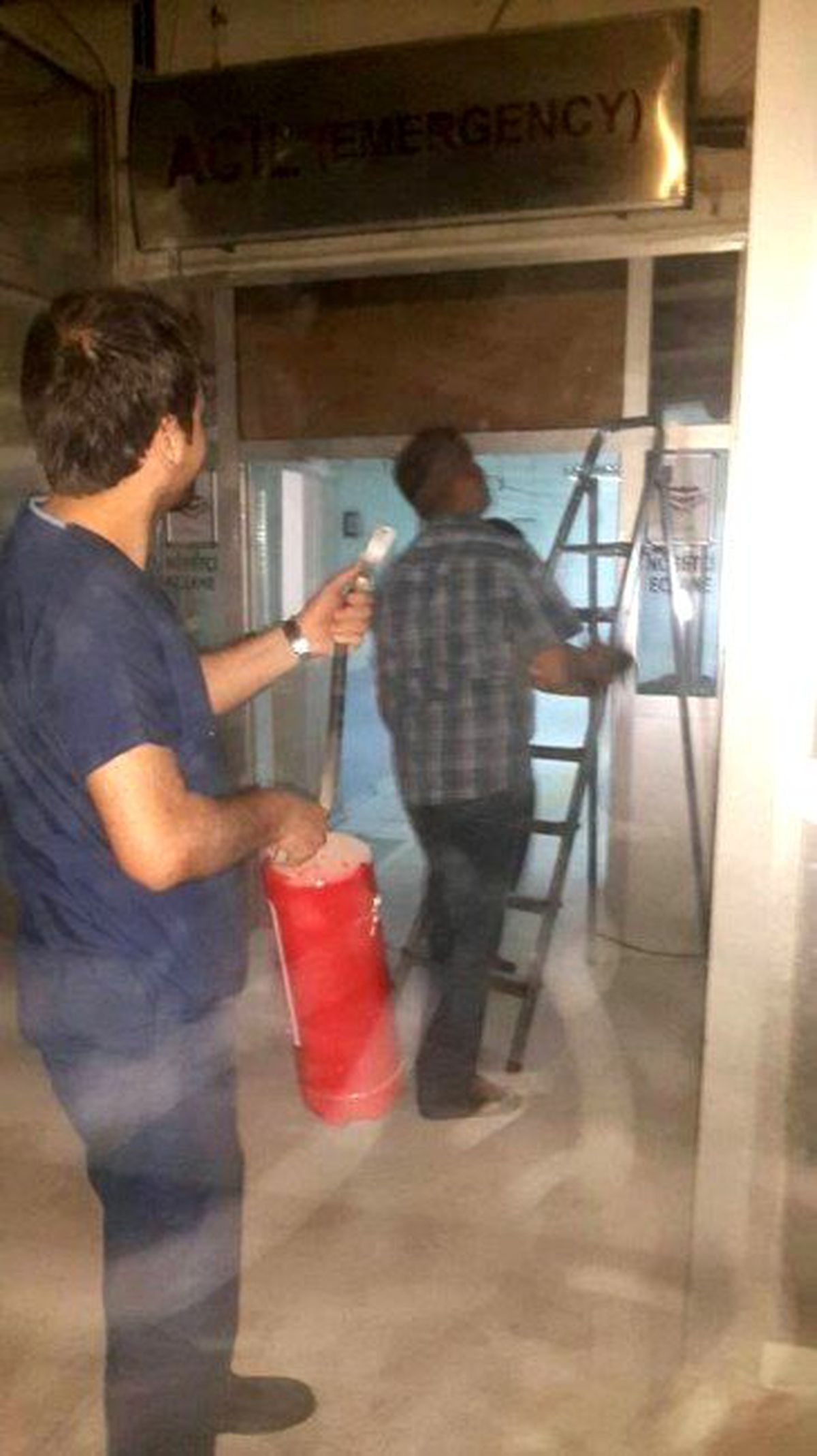 Acil Serviste Yangın Paniği