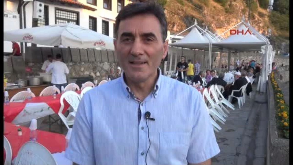 Adana Belediye Başkanı Sözlü, Kosova\'da Kendi Elleriyle İftar Dağıttı