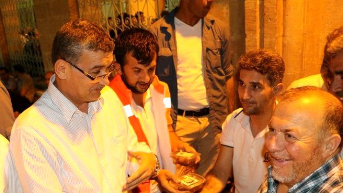 Büyükşehir, Bediüzzaman Mevlidi\'ne Katılanlara İkramda Bulundu