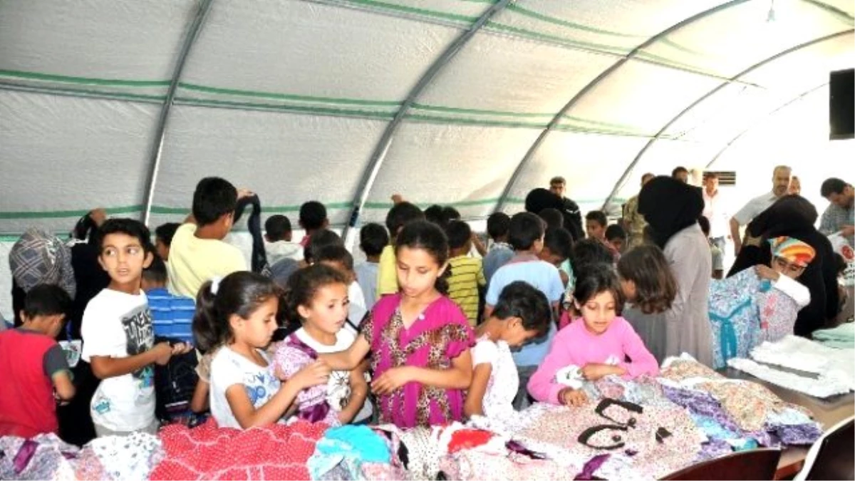 Çadır Kentte 2 Bin 500 Çocuğa Bayramlık Dağıtıldı