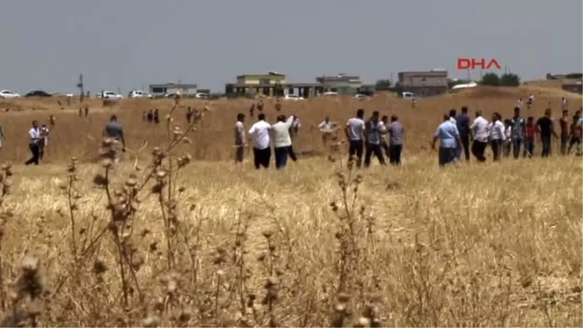 Diyarbakır\'da Fidan Diken Hdp\'li Milletvekili ve Başkanlara Taşlı Saldırı