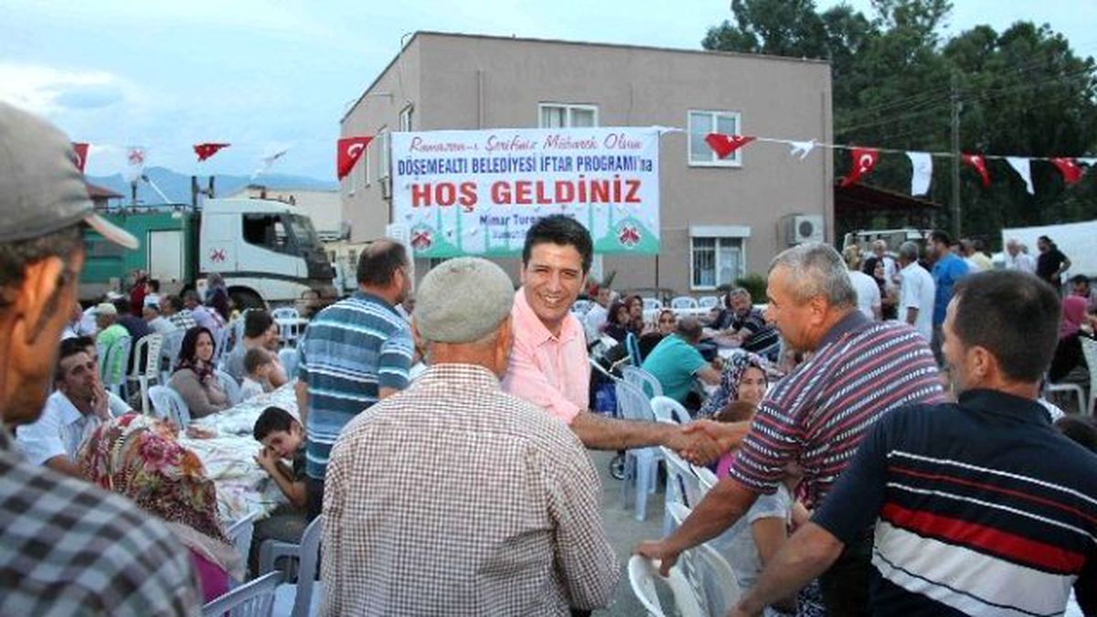 Döşemealtı Belediyesinin İftar Sofralarına Rekor Katılım