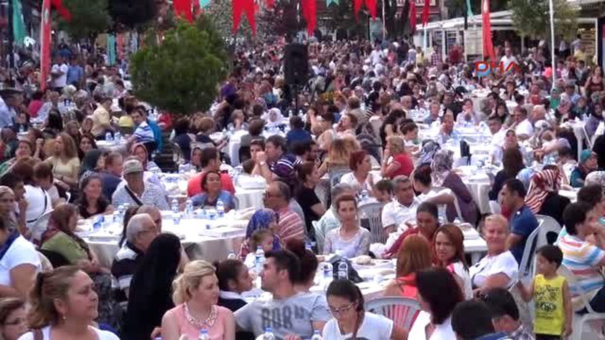 Edirne?de 5 Bin Kişilik Sokak İftarı