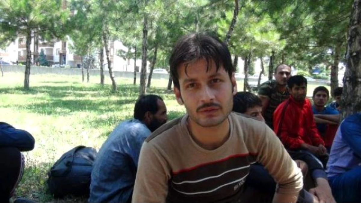 Edirne\'de Parkta 15 Afgan Kaçak Yakalandı