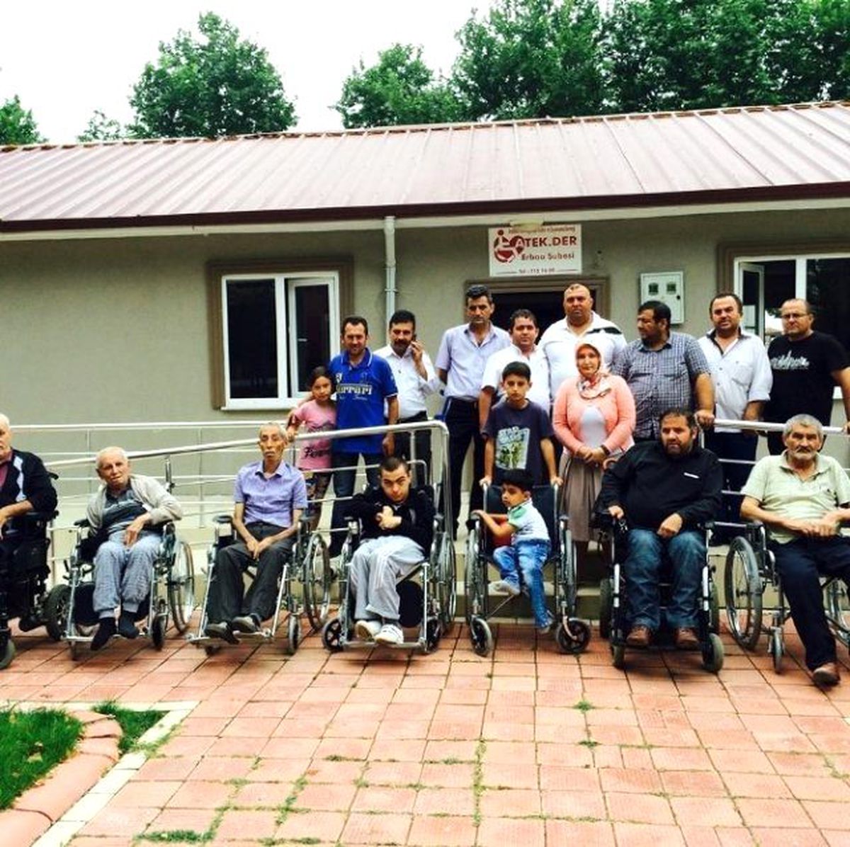 İş Adamından Engellilere Tekerlekli Sandalye Yardımı