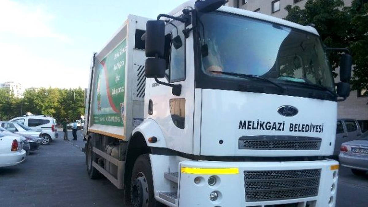 Melikgazi\'ye Yeni Çöp Toplama Aracı