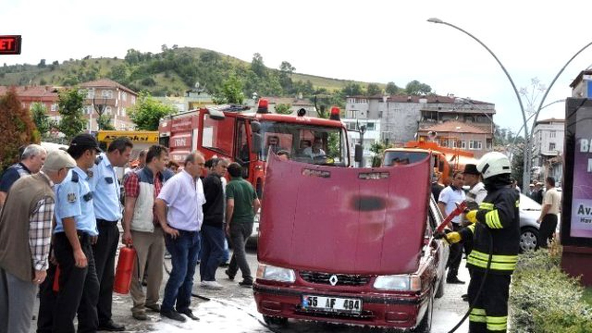 Samsun\'da Otomobil Seyir Halindenken Alev Aldı