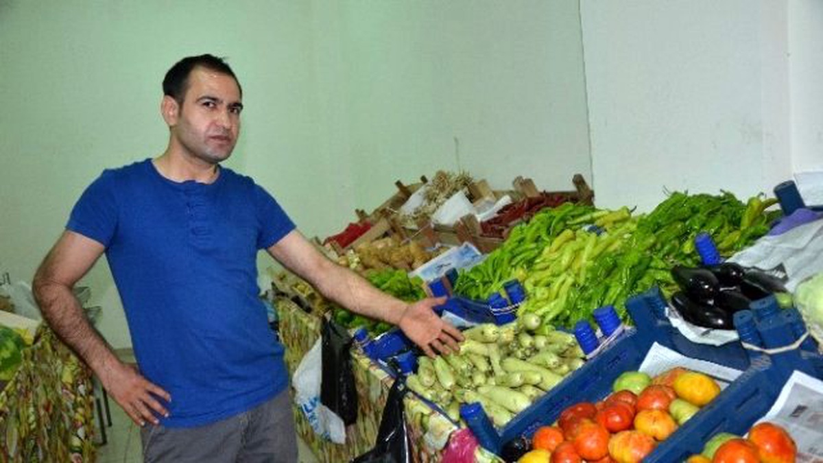 Pazar Esnafı, Seyyar Satıcılar Yüzündün İş Yapamamaktan Şikayetçi